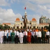Dirigentes de Ciudad Ho Chi Minh rinden tributo a mártires 
