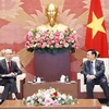 Presidente del Parlamento vietnamita recibe a nuevo embajador de Canadá