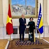 Líder de Bosnia y Herzegovina impresionado por logros económicos de Vietnam