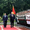 Primer ministro vietnamita preside acto de bienvenida a su homólogo de Cuba