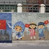 Mural de mosaico cerámico presenta cultura rusa a los vietnamitas