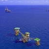 Vietsovpetro recibe primer flujo de petróleo de plataforma de Ca Tam 2