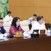 Comité Permanente del Parlamento vietnamita analiza dos proyectos de ley