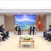 Primer ministro de Vietnam recibe a director general del grupo Adidas