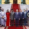 Presidente de Vietnam recibe al vicepresidente de Nigeria 