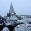 Nieves cubren de blanco la cima de Fansipan