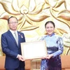 Entregan insignia en Vietnam a Embajador saliente de Camboya