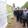 Premier vietnamita inspecciona construcción de carretera de circunvalación 4