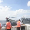 Remolcan barco pesquero en peligro para su reparación en isla vietnamita