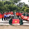 Entregan 10 mil banderas nacionales a provincia de Dak Nong