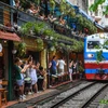 Prohiben recorridos por cafeterías a lo largo de la calle del tren de Hanoi