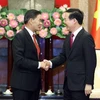 Presidente de Vietnam recibe al titular del Frente de Construcción Nacional de Laos