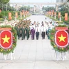 Dirigentes de Ciudad Ho Chi Minh rinden homenaje a héroes y mártires 