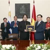 Titular del Parlamento vietnamita mantiene reunión con autoridades de Montevideo