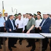 Premier vietnamita inspecciona proyectos claves en Hai Phong