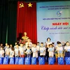 Programa especial dedicado a niños huérfanos en Hanoi 