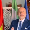 Embajador de Italia en Vietnam condecorado con distinción vietnamita
