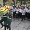 Presidente del Parlamento rinde homenaje a mártires en provincia de Quang Tri