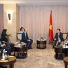 Líder parlamentario de Vietnam recibe a ejecutivos de grupos económico indonesios
