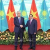 Premier vietnamita se reúne con el presidente de Kazajistán