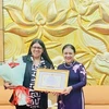 Entregan medalla conmemorativa de amistad a embajadora venezolana