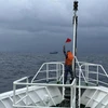 Remolcan a puerto seguro a barco pesquero en dificultades