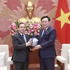 Presidente de Asamblea Nacional de Vietnam recibe al embajador de Laos
