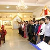 Vietnamitas en Laos rinden tributo a presidentes Kaysone Phomvihane y Souphanouvong