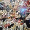 Silencio de mercado de adornos navideños en Hanoi