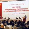 Premier vietnamita insta al sector de transporte a cumplir tareas en 2024