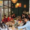 Ofrecen obras literarias vietnamitas en restaurante de Bruselas