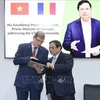 Premier vietnamita visita Universidad Técnica de Ingeniería Civil de Bucarest