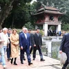 Presidente alemán visita el Templo de la Literatura en Hanoi