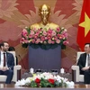 Presidente del Parlamento vietnamita recibe al embajador británico 