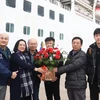 Crucero Dream Cruise con 400 turistas a bordo llega a Bahía de Ha Long