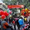 En Hanoi celebran mercado centenario en vísperas del Tet 2024