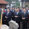 Presidente ofrece incienso para rendir homenaje al rey An Duong Vuong