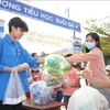 Feria especial utiliza desechos plásticos en lugar de dinero 
