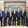Viceprimer ministro de Vietnam recibe a delegación empresarial de China