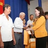 Presidenta interina entrega obsequios a personas desfavorecidas en la provincia de Tay Ninh