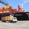 Buque portacontenedores superior a 170 mil DWT atraca en puerto vietnamita