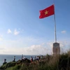 Inauguration d'un mât au drapeau sur l'île de Phu Quy