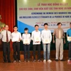 Remise de 144 bourses "Odon Vallet" aux meilleurs élèves et étudiants à Nghe An 