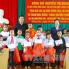 La vice-présidente rend visite aux foyers pauvres de Ha Giang