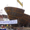 Construction du premier bateau à coque en acier pour un pêcheur de Ninh Thuan