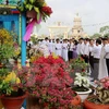 Le président du FPV Nguyen Thien Nhan félicite les pratiquants du caodaïsme