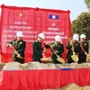 Mise en chantier de la maison traditionnelle du Commandement militaire de Vientiane