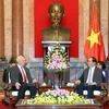 Le président Tran Dai Quang reçoit les ambassadeurs de Russie et du Japon
