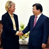 Le vice-Premier ministre Trinh Dinh Dung reçoit une représentante du groupe Siemens 