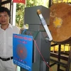 Vinh Long - Un robot qui frappe le tambour de l’école